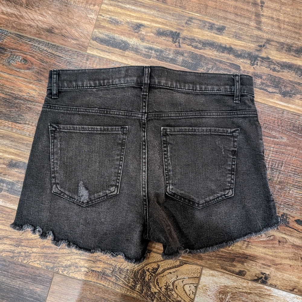 Express Back Shorts - Picture 2 of 4